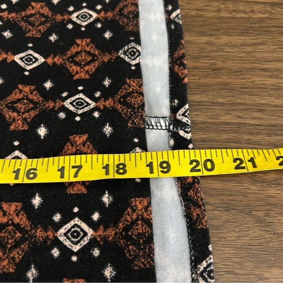 Torrid Stylish Black and Orange Patterned Skirt 1X - Picture 7 of 8